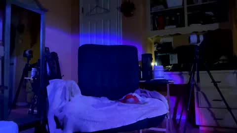 lljoey84 online show from April 11, 7:56 am