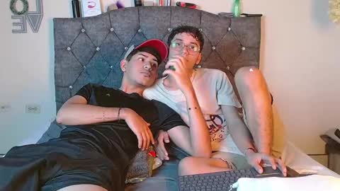 logan_willyams_ online show from September 17, 9:38 pm