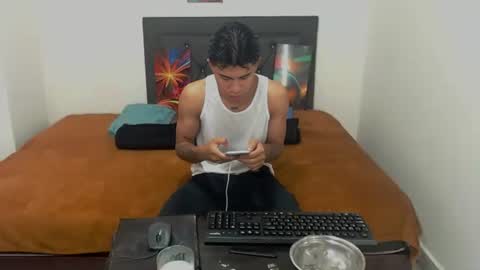 Snapshot of logannthh chatting on October 23, 9:57 am logannthh online show from October 23, 9:57 am