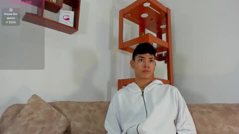 logantwink18 online show from October 28, 1:02 pm