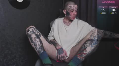 Snapshot of lone1ycrystal chatting on December 15, 10:07 am Chris online show from December 15, 10:07 am