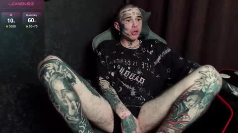 Snapshot of lone1ycrystal chatting on October 17, 9:19 pm Chris online show from October 17, 9:19 pm