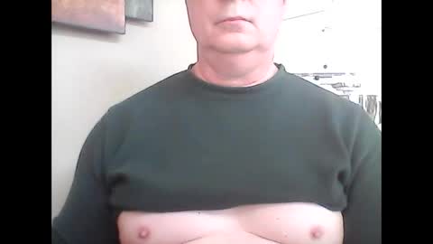 Snapshot of look823 chatting on October 25, 4:09 pm look823 online show from October 25, 4:09 pm