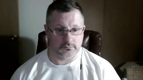 Snapshot of lookin75 chatting on March 5, 4:35 am lookin75 online show from March 5, 4:35 am