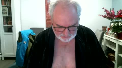 loop102 online show from December 24, 4:55 am