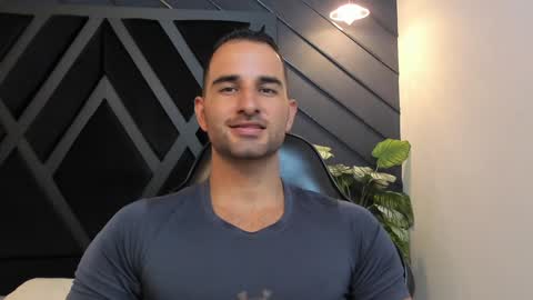 Snapshot of lorenzo_walker_ chatting on January 10, 5:34 pm  L O R E N Z O  Thumbs Up help  online show from January 10, 5:34 pm