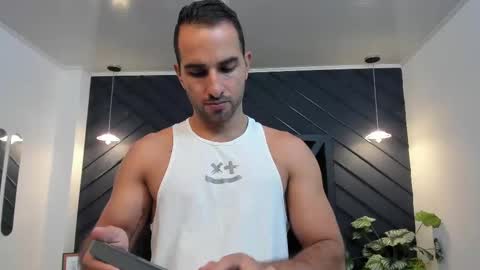 Snapshot of lorenzo_walker_ chatting on February 17, 5:10 pm  L O R E N Z O  Thumbs Up help  online show from February 17, 5:10 pm