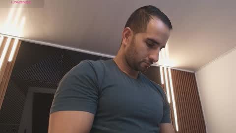  L O R E N Z O  Thumbs Up help  online show from January 15, 6:10 pm