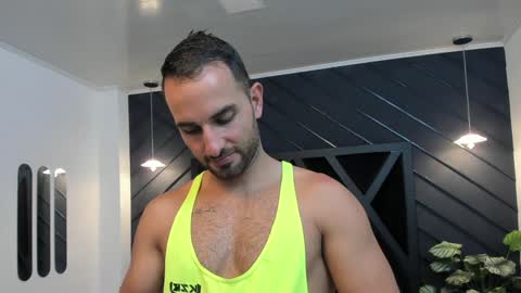 Snapshot of lorenzo_walker_ chatting on February 6, 6:02 pm  L O R E N Z O  Thumbs Up help  online show from February 6, 6:02 pm