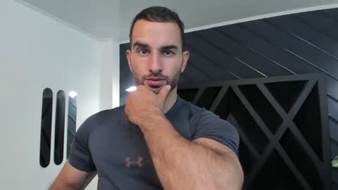 Snapshot of lorenzo_walker_ chatting on December 7, 5:42 pm  L O R E N Z O  Thumbs Up help  online show from December 7, 5:42 pm