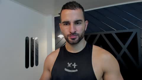 Snapshot of lorenzo_walker_ chatting on December 10, 5:33 pm  L O R E N Z O  Thumbs Up help  online show from December 10, 5:33 pm