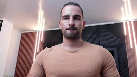 Snapshot of lorenzo_walker_ chatting on March 12, 5:17 pm  L O R E N Z O  Thumbs Up help  online show from March 12, 5:17 pm