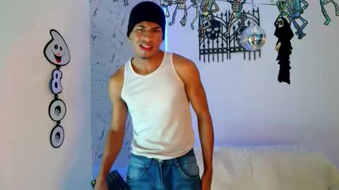 Lorian Vikel  online show from October 18, 10:15 pm