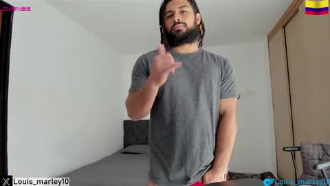 louis_marley_ online show from November 25, 2:19 pm