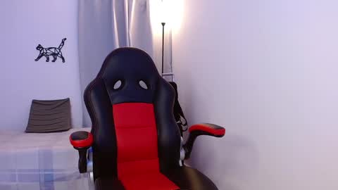 Snapshot of loushd chatting on February 10, 3:35 am Lous HD online show from February 10, 3:35 am