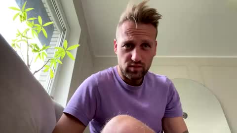 Snapshot of lovefuesse chatting on October 28, 9:12 am lovefuesse online show from October 28, 9:12 am