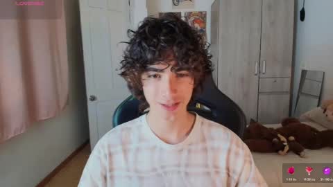 lucas_xo online show from December 19, 3:47 am