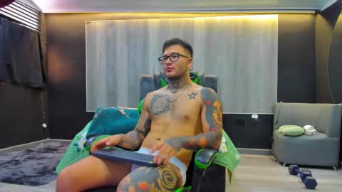 Lucas Moreau online show from January 19, 2:41 pm