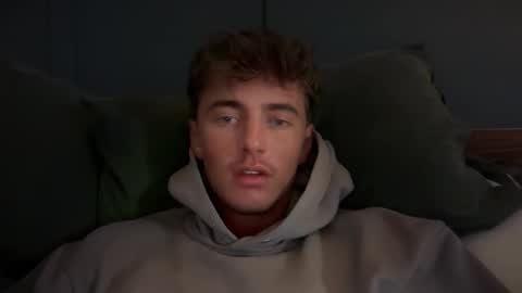 Snapshot of luciancrowe chatting on September 23, 11:59 pm Lucian online show from September 23, 11:59 pm