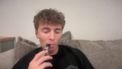 Snapshot of luciancrowe chatting on October 22, 7:27 pm Lucian online show from October 22, 7:27 pm