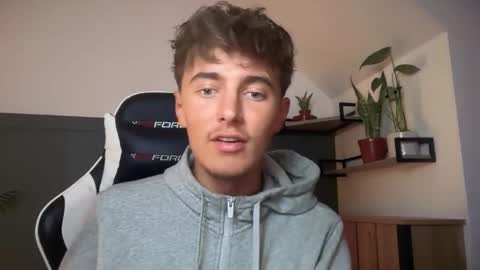 Snapshot of luciancrowe chatting on September 22, 7:57 pm Lucian online show from September 22, 7:57 pm