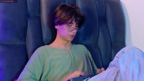 Lui online show from April 12, 7:54 am