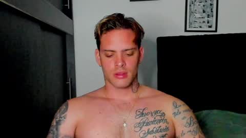 Snapshot of lukeglanton17 chatting on January 25, 1:32 am Luke online show from January 25, 1:32 am