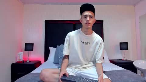 LukeWilliamss online show from February 11, 12:48 pm