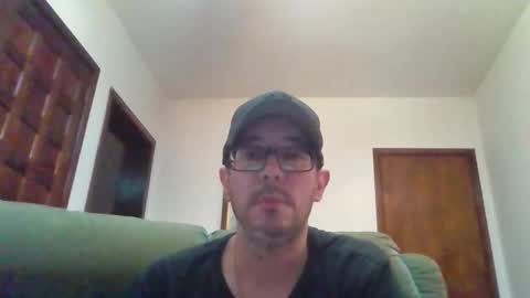 Snapshot of lukz88bigcock chatting on January 31, 12:28 am Luke online show from January 31, 12:28 am
