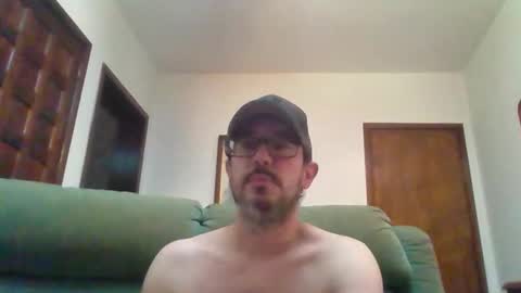 Snapshot of lukz88bigcock chatting on January 12, 2:45 am Luke online show from January 12, 2:45 am