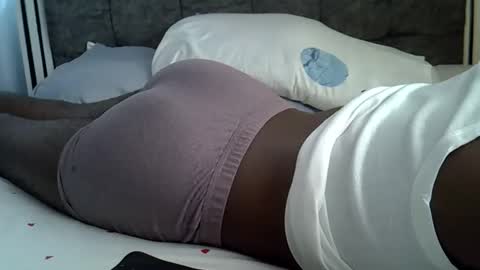 lunalove22_ online show from March 21, 8:19 am