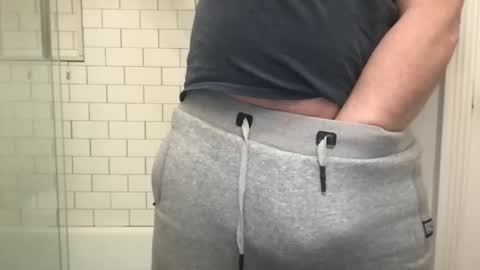 lvguynextdoor440656 online show from February 24, 3:29 am