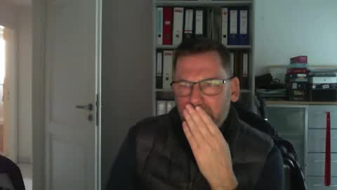 Snapshot of macfly67 chatting on December 16, 1:22 pm macfly67 online show from December 16, 1:22 pm