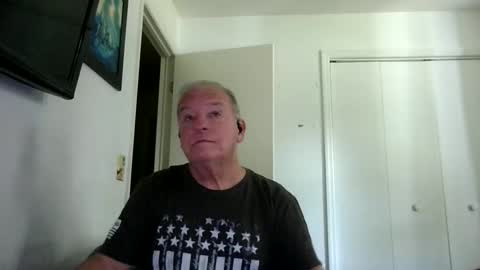 mackdocc001 online show from April 18, 3:13 pm