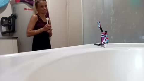 maddchatt online show from January 19, 8:05 am