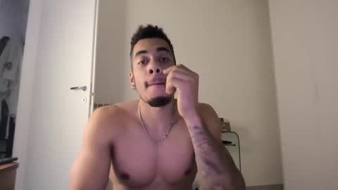 Snapshot of magicsempai chatting on January 10, 12:15 pm Magicsempai online show from January 10, 12:15 pm