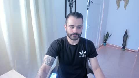 Snapshot of magnus_king chatting on December 28, 9:19 pm     online show from December 28, 9:19 pm