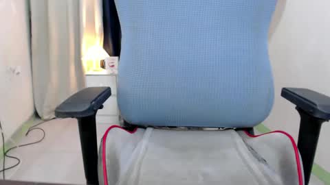 Annalyn online show from December 19, 4:02 pm