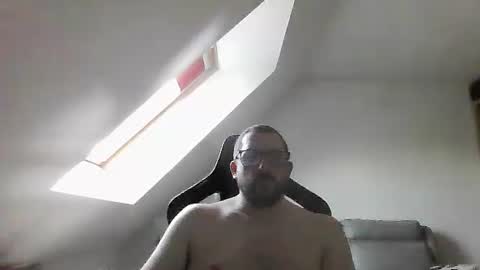 breton online show from December 3, 9:15 am