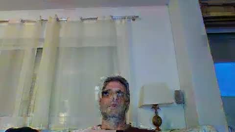 Snapshot of man211172 chatting on February 2, 4:00 pm man211172 online show from February 2, 4:00 pm