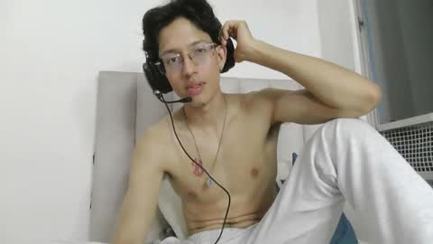 Manuel online show from March 28, 1:39 am