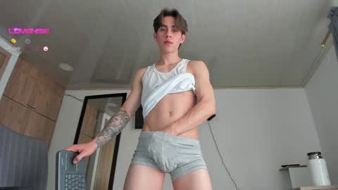 Snapshot of manucute_23_ chatting on December 9, 4:07 pm manucute 23  online show from December 9, 4:07 pm