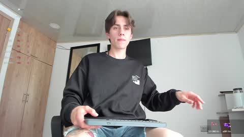 Snapshot of manucute_23_ chatting on January 2, 4:35 pm manucute 23  online show from January 2, 4:35 pm
