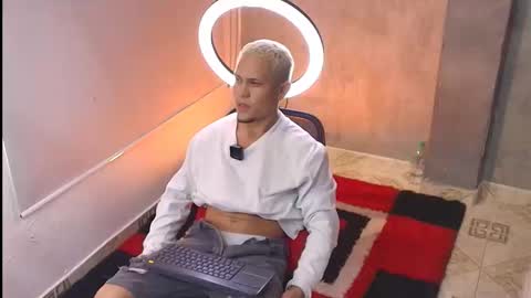 Manuel online show from March 21, 8:57 pm