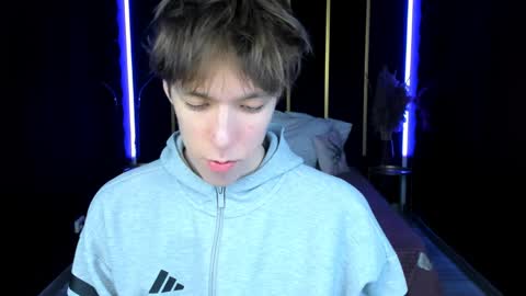 Mark online show from April 12, 3:02 pm