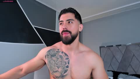 Snapshot of mark_broown_ chatting on January 12, 5:33 pm mark_broown_ online show from January 12, 5:33 pm