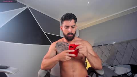 Snapshot of mark_broown_ chatting on February 25, 10:18 pm mark_broown_ online show from February 25, 10:18 pm