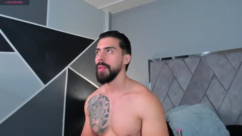 Snapshot of mark_broown_ chatting on December 31, 9:39 pm mark_broown_ online show from December 31, 9:39 pm