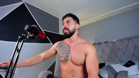 Snapshot of mark_broown_ chatting on March 11, 12:44 am mark_broown_ online show from March 11, 12:44 am