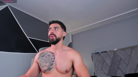 Snapshot of mark_broown_ chatting on December 6, 1:18 am mark_broown_ online show from December 6, 1:18 am